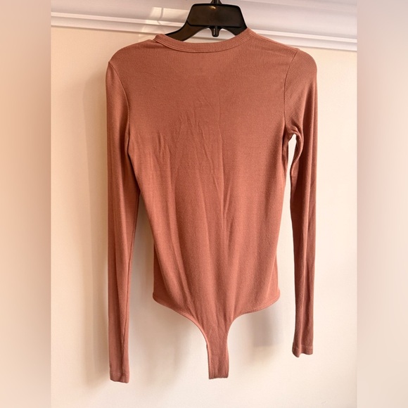 CLYQUE THE LABEL BRONZE
ANNIE BUTTON DOWN LONG-SLEEVE
BROWN BODYSUIT - Picture 6 of 7